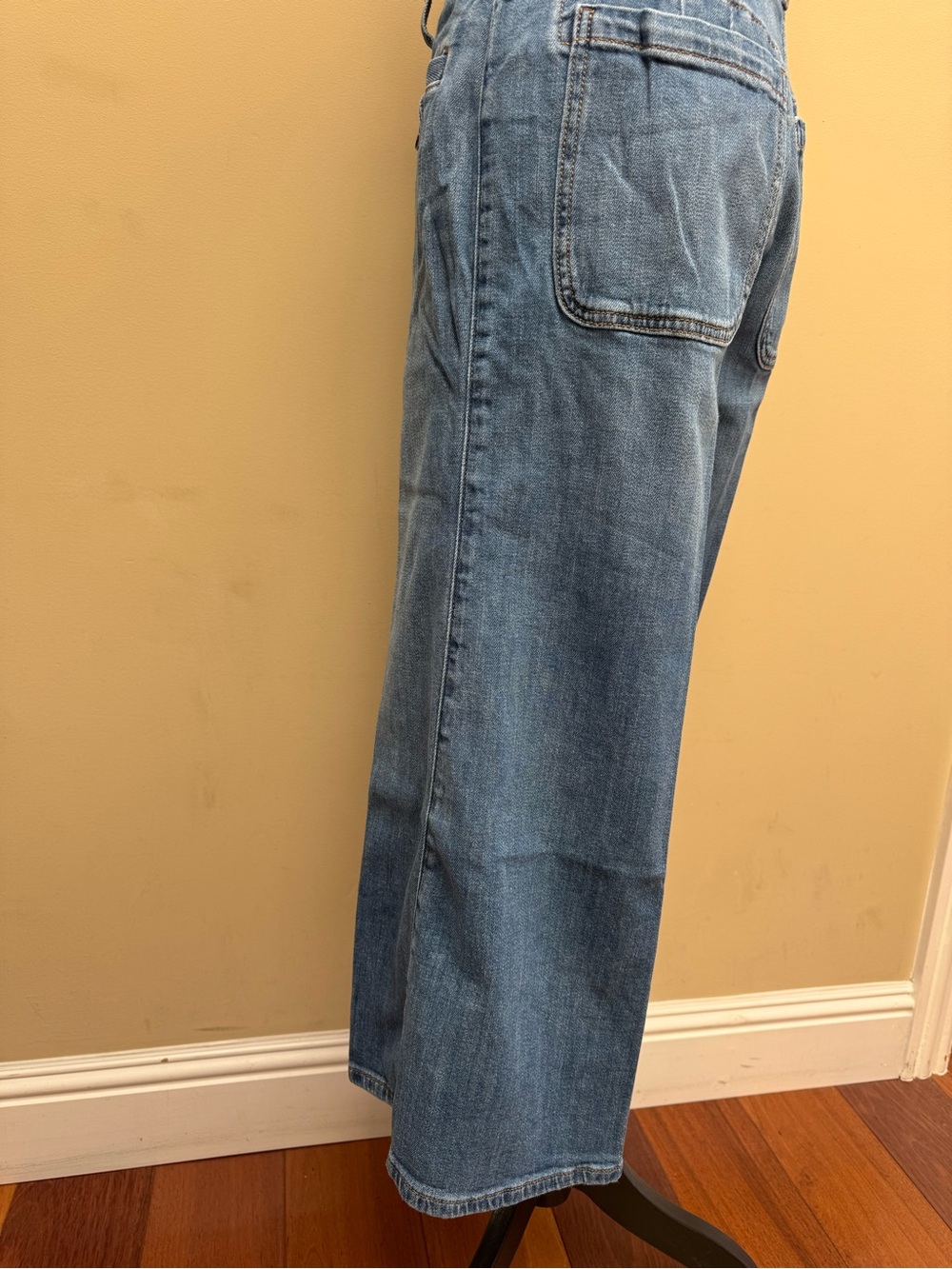 Pilcro High-Rise Wide-Leg Cropped Jeans in Medium Blue - Picture 7 of 9